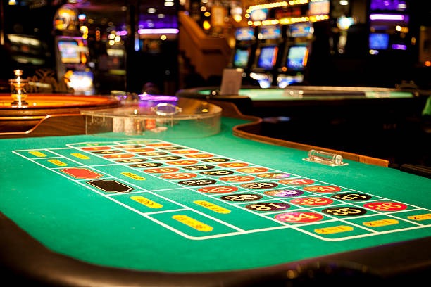 Nolimit City sportsbook interface on donasibet slot showing live football and esports markets